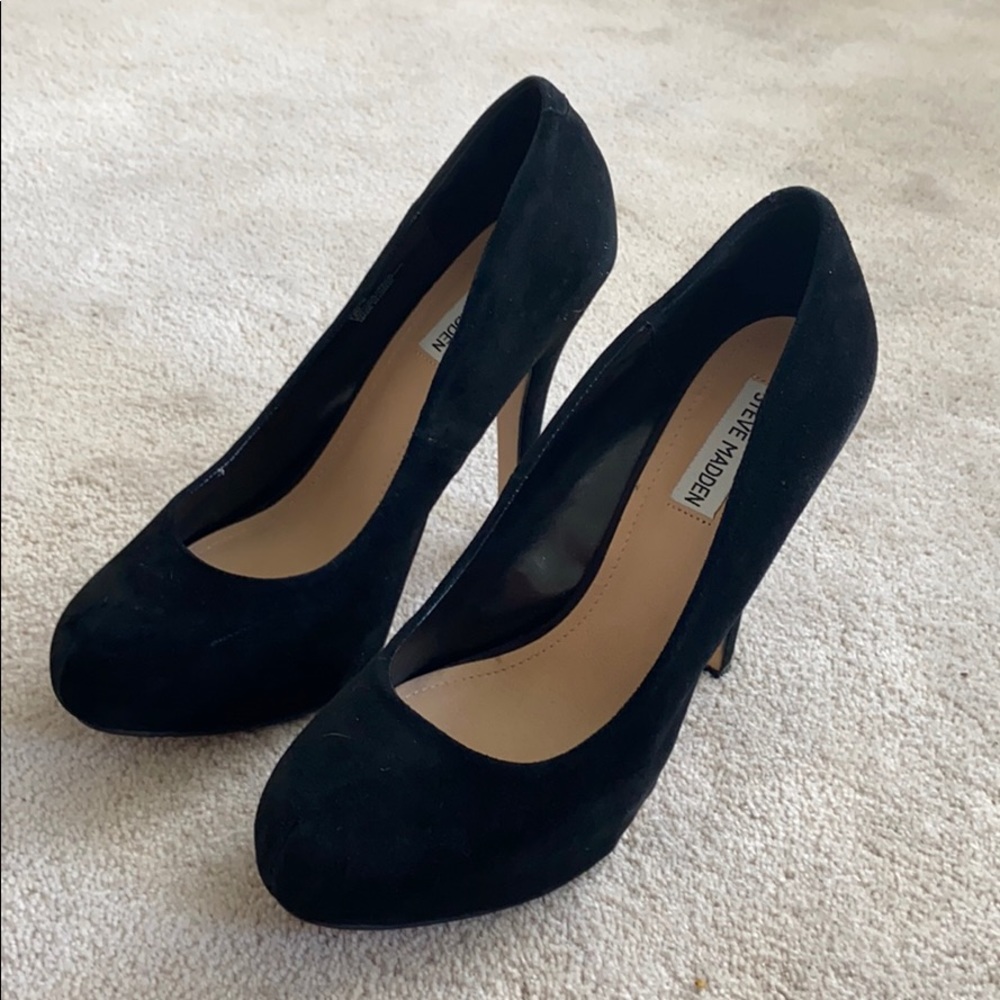 Steve Madden Black Suede Tracie Pumps
